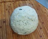 Foto del passaggio 4 della ricetta Treccia di focaccia natalizia 🎄🥯