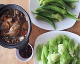 A picture of step 3 of Caramelized Fish in Clay Pot with Boiled Vegetables.