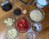 Foto langkah ke 1 dari resep Oatmeal Panggang - Stroberi Pisang.