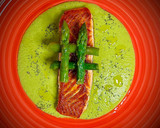 Foto del paso 5 de la receta: Lomo de salmón en su punto sobre salsa dulce de espárragos trigueros