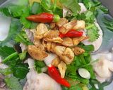 รูปขั้นตอนการทำที่ 4 ของ ก๋วยเตี๋ยวต้มยำไก่สับปะรด