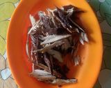 Foto langkah ke 3 dari resep Oseng oseng suwir ikan tongkol kemangi.