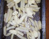 Foto del paso 1 de la receta: Papas al horno con pechuga de pollo cocido y fideos