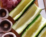 Une image de l'étape 1 de Courgette farcie et champignon mozzarella.