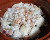 Foto del paso 1 de la receta: Bacalao al pilpil con gambas y calamares