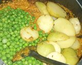 A picture of step 6 of Peas and potato curry.