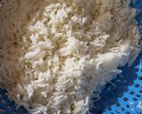 A picture of step 1 of Garlic rice.