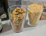 Foto del paso 4 de la receta: Granola sin gluten de quinoa hinchada con almendras y ciruelas