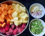 Hình bước làm 3 của món Sườn hầm củ quả