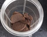 A picture of step 1 of Oreo sandwich cake.