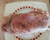 Göngyölt csirkemell spárgával, sajttal hagymaágyon recept fázis 1 fotója