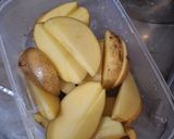 Foto langkah ke 2 dari resep Potato Wedges.