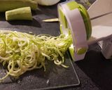 Foto del paso 1 de la receta: Linguine de zucchini con salsa de palta y tomate