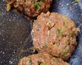 A picture of step 2 of Vegetable and Beef Burger Patties.