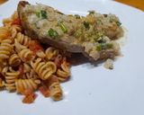 Foto del paso 8 de la receta: Lomo al verdeo y fideos, cebolla morada y tomate