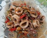 Foto langkah ke 7 dari resep Tumis Cumi Kemangi Santan Pedas Empuk.