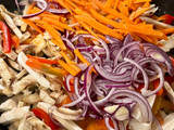 Рисова локшина з куркою та овочами
