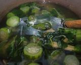 Foto langkah ke 5 dari resep Sayur Bening Bayam Oyong.