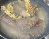Hình bước làm 3 của món Trứng Cá Ngừ Kho Tiêu