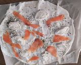 Une image de l'étape 3 de Pizza feuilletée, Chèvre Miel, Saumon fumé.