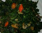 Foto langkah ke 6 dari resep Tumis daun singkong udang rebon.