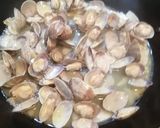 Foto langkah ke 2 dari resep Spaghetti alle Vongole in Bianco.