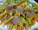 Hình bước làm 1 của món Canh bông bí nhồi chả cá thác lác