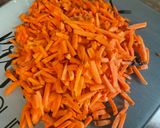 Une image de l'étape 19 de Poulet aux cacahuètes, carottes, tomates et épices.