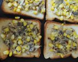 A picture of step 5 of Mushroom corn toast.