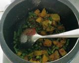 A picture of step 2 of French Beans sabzi.