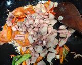 Foto langkah ke 8 dari resep Tumis Cumi Asin Bunga Brambang.