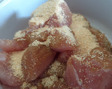 Foto del paso 2 de la receta: Fiambre de pavo casero con pistachos