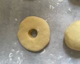 Foto langkah ke 6 dari resep Donat Lembut Tanpa Kentang.