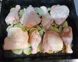 Foto del paso 4 de la receta: Muslo y contramuslo de pollo con patatas al horno sin cebolla🐤🥔