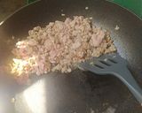 รูปขั้นตอนการทำที่ 2 ของ ข้าวกล้องแดงผัดไข่ใส่กุนเชียง