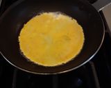 Foto del paso 2 de la receta: Omelette de queso 😘😘