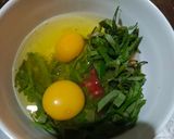 Foto langkah ke 3 dari resep Telur Dadar Daun Melinjo.