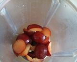 A picture of step 1 of Plum Mint Cooler.