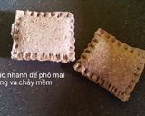 Hình bước làm 5 của món Sandwich đen nhân phô mai tách muối