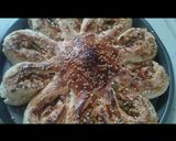 A picture of step 1 of Sun flower pizza.