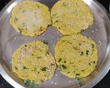 बाजरी मेथी मकाईना ढे बरा (bajari methi makai thebra recipe in marathi) रेसिपी स्टेप 4 फोटो