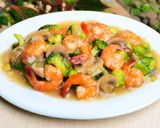 Foto langkah ke 5 dari resep Cah Brokoli Jamur Udang.