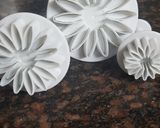 रॉयल फ्लावर कूकीज (Royal flower cookies recipe in hindi) रेसिपी चरण 13 फोटो