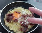 Foto del paso 3 de la receta: Crujiente de patas huevos y jamón (para dos😉)
