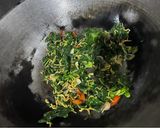 Foto langkah ke 5 dari resep Tumis Daun Pepaya.