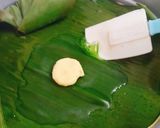 Hình bước làm 3 của món Bánh gói bột lọc tráng trên lá chuối