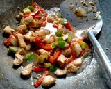 Foto langkah ke 4 dari resep Tumis Ayam Paprika.