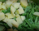 Foto del paso 1 de la receta: Judías rehogadas con patata y huevo cocidos