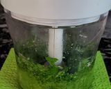 Foto del paso 3 de la receta: Salsa pesto de hierbas!!