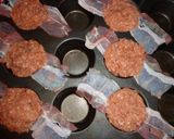 Baconbe göngyölt fasírt főtt tojással töltve recept fázis 6 fotója